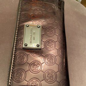 MICHAEL KORS NICKEL METALLIC CONTINENTAL WALLET